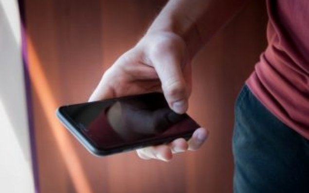 Bu ölkədə müsəlmanlara mobil telefonlardan istifadə qadağan olundu