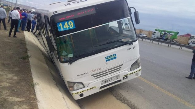 Bakıda qəzaya düşən avtobusda xəsarət almış 82 yaşlı kişi öldü