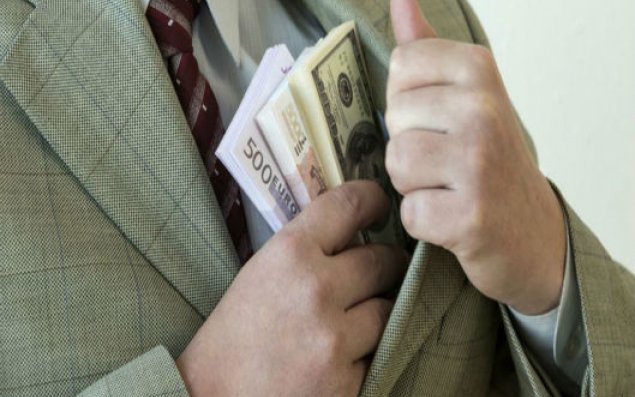 Müəllimlərdən pul tələb edən məktəb direktoru işdən çıxarıldı