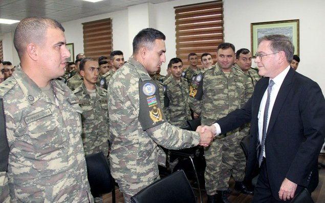 ABŞ səfiri Azərbaycan hərbçiləri ilə görüşüb