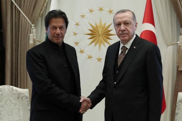 Pakistanın baş naziri Türkiyənin Suriyadakı əməliyyatlarını dəstəkləyib