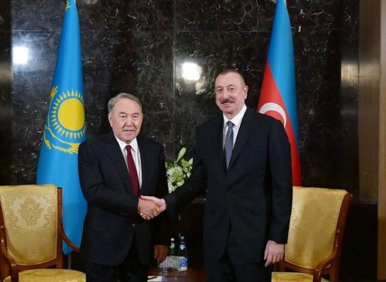 Prezident “Türk dünyasının Ali Ordeni”ni Nursultan Nazarbayevə təqdim edib