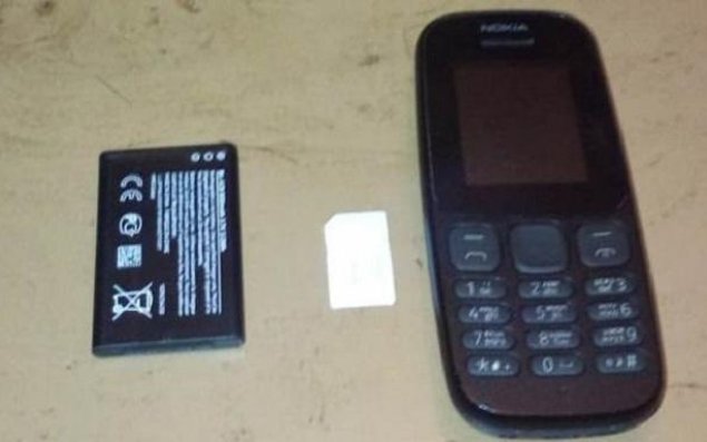 Həbsdə olan qohumuna mobil telefon vermək istəyən şəxs saxlanıldı