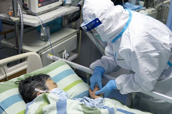 Çində koronavirusdan ölənlərin sayı kəskin artdı
