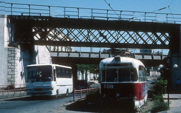 Bakının məşhur körpülərindən birinin söküntüsünə başlanıb