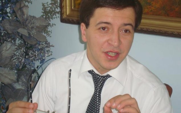 Yanımcıllarla “Yalıncıq”ların fərqi – Elşən Musayevin yazısı…  