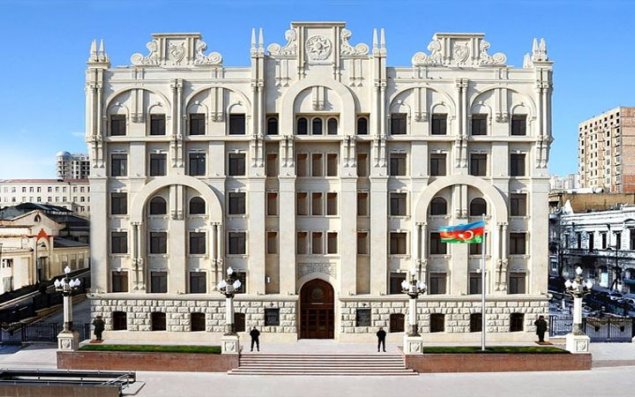 Yasamalda “dovşan” deyən polis üzr istədi və işdən çıxarıldı 