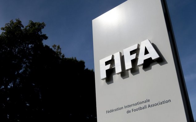 FIFA federasiya prezidentini futboldan ömürlük kənarlaşdırdı 