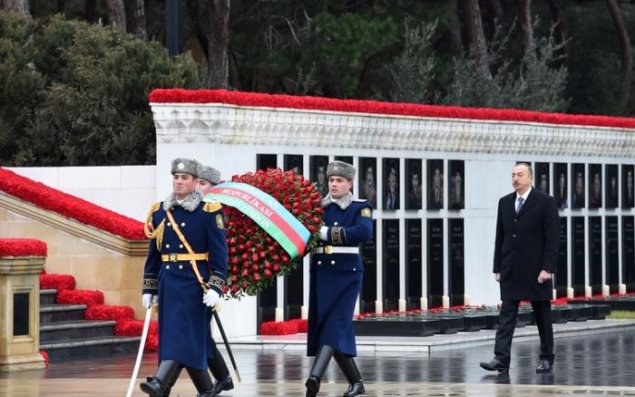 Prezident Şəhidlər xiyabanını ziyarət etdi 