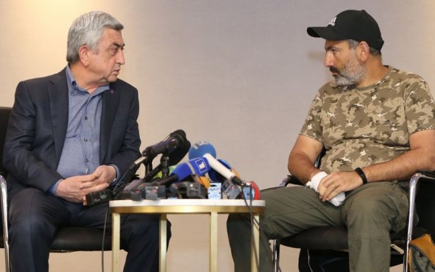 Sarqsyan Paşinyanı təhqir etdi:    