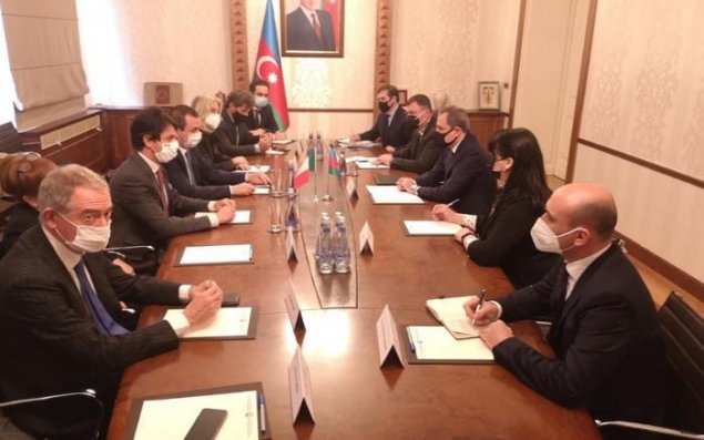 Ceyhun Bayramov İtaliya Deputatlar Palatasının sədr müavini ilə görüşdü