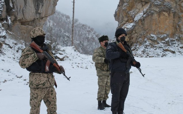 Azərbaycan polisi Kəlbəcərdə postlar qurub     — FOTO/VİDEO