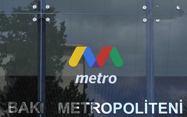 Bakı metrosunun “8 Noyabr” stansiyasının lövhəsi vurulub   — FOTO
