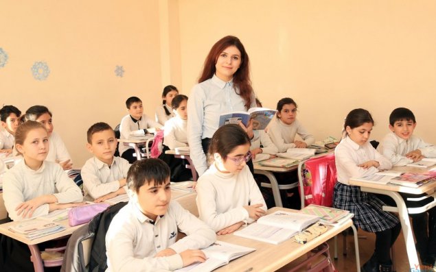 Bakıda çalışan müəllimlərin orta aylıq maaşı açıqlandı