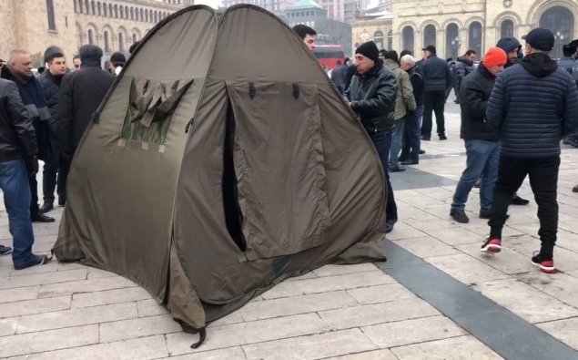 Ermənistan müxalifəti Yerevanın mərkəzi meydanında çadırlar qurur
