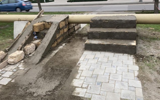 Piyadaların hərəkətinə mane olan qaz xətti torpaq altına köçürüldü (FOTOLAR)