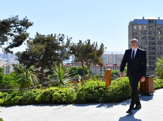 Prezident Bakıda yeni salınmış “Çəmbərəkənd” parkında yaradılan şəraitlə tanış oldu - FOTOLAR
