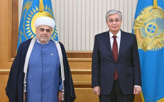 Tokayev Allahşükür Paşazadəni qəbul edib