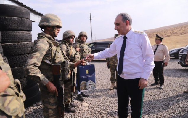 Baş prokuror Qarabağdakı hərbi hissələrə getdi - FOTOLAR