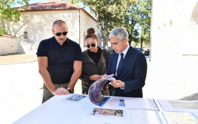 Prezidentlə xanımı Mehmandarovların malikanə kompleksində - FOTOLAR
