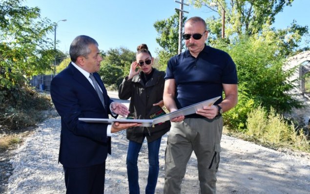 Şuşada inzibati bina bərpa olunur