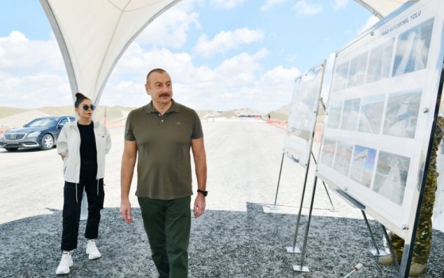 Prezident və birinci xanım Sarıcalı kəndinin təməlqoyma mərasimində