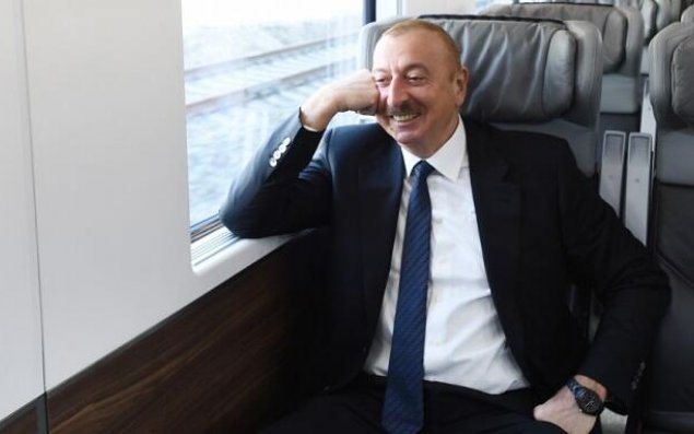 Piterdə liderlər bu maşınla gəldi, Əliyevdən başqa...