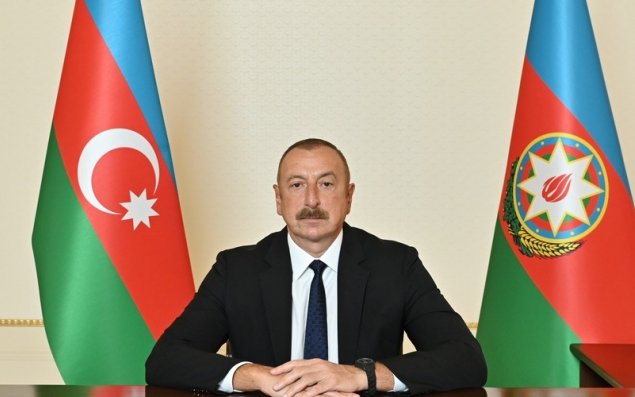 Prezident Əlcəzairdə Şəhidlər abidəsini ziyarət etdi