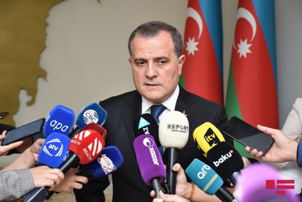 Ceyhun Bayramov: Ermənistan üçtərəfli bəyanatın Laçın dəhlizi ilə bağlı maddəsini pozur