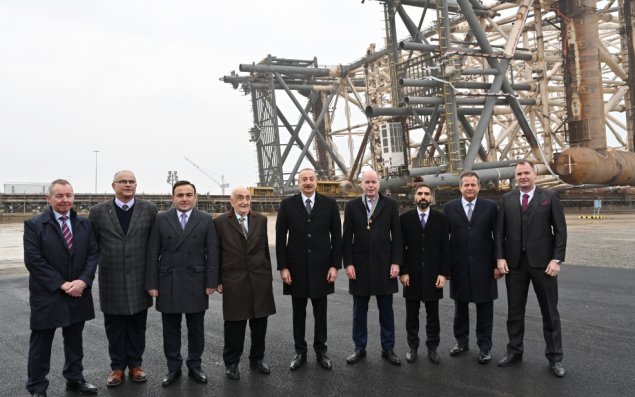 İlham Əliyev blokun dənizə yola salınması mərasimində iştirak etdi - YENİLƏNDİ + FOTOLAR