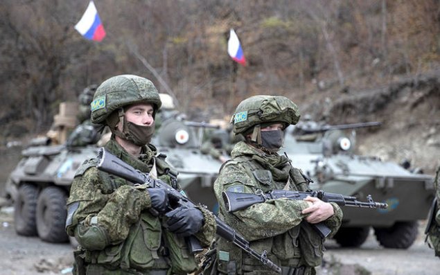 Rus sülhməramlı azərbaycanlı aksiyaçının qulağına bunları pıçıldadı - VİDEO