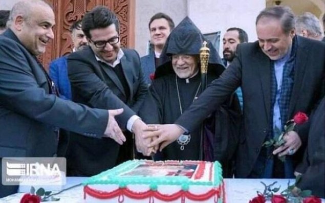 İranın Bakı səfiri erməni kilsəsində