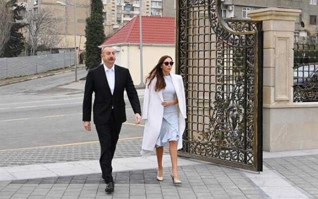 İlham Əliyev və xanımı Bakıda açılışda…