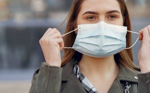 ÜST yenidən maska taxmağa çağırdı