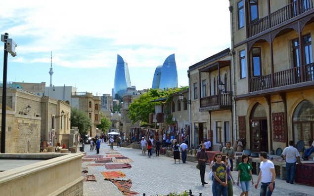 İçərişəhərdə bu körpü təmirə bağlandı