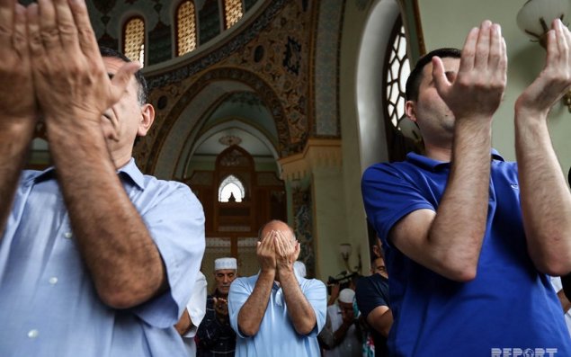 Bakıda Cümə namazında Azərbaycanın İrandakı səfirliyinə edilən terror hücumu pislənilib