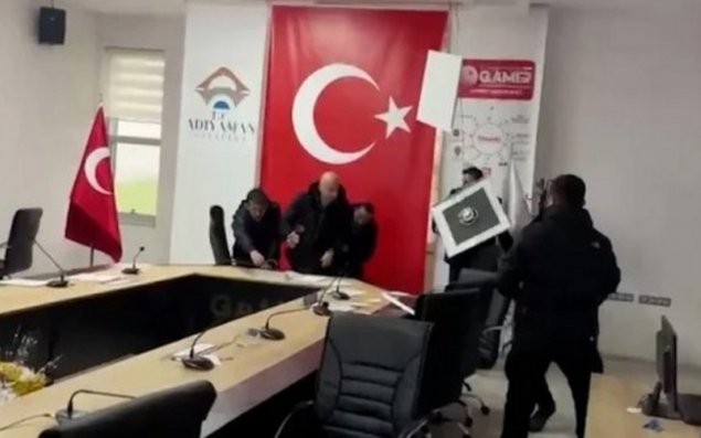 Türkiyədə nazir toplantı keçirən zaman zəlzələ olub - VİDEO