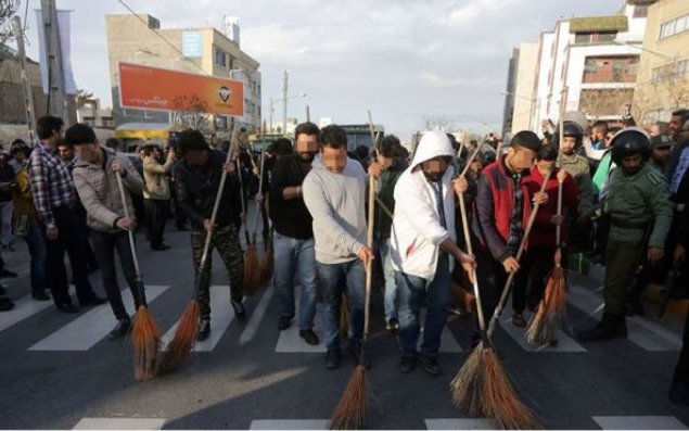Qərbi Azərbaycanda İran bayrağı yandırıldı 