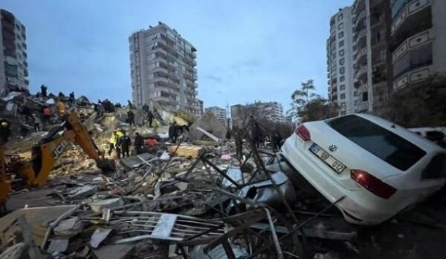 Türkiyədəki zəlzələdə ölənlərin sayı 3500-ü keçdi