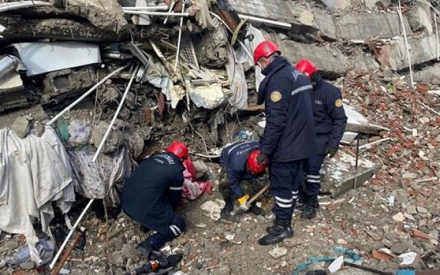 Xilasedicilərimiz 11 nəfəri dağıntılardan sağ çıxardı