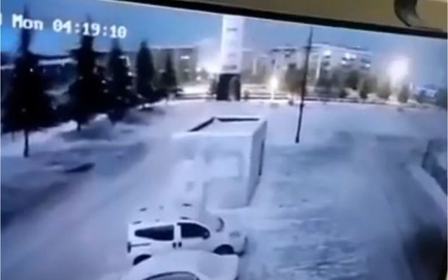 Türkiyədə 7,7 bal gücündə zəlzələ anının yeni qorxunc görüntüləri yayıldı - VİDEO