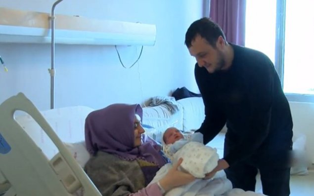 Zəlzələdən sağ çıxan cütlük 3 gün sonra körpələrinə qovuşdu - VİDEO