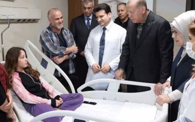 Ərdoğan zəlzələdən zərər görənlərə baş çəkib - FOTO