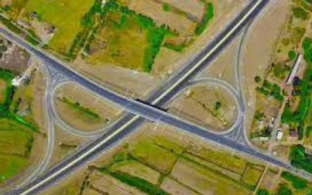 Avtomobil yolları işçilərinin peşə bayramı günüdür