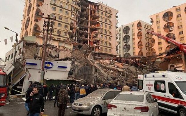 Türkiyədə dağıntılar altından 1874 uşaq çıxarılıb