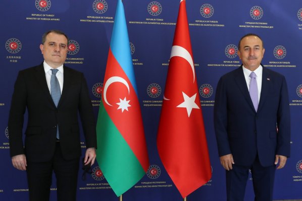 Ceyhun Bayramov Çavuşoğlu ilə müzakirə apardı