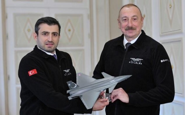 Bayraqdardan Əliyevə maraqlı hədiyyə - Video