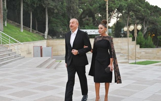 İlham Əliyev və Mehriban Əliyeva Zərifə Əliyevanın 100 illiyi münasibətilə keçirilən konsertdə iştirak ediblər