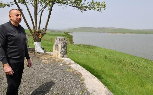 Prezident Mir Möhsün Nəvvabın məzarını ziyarət etdi