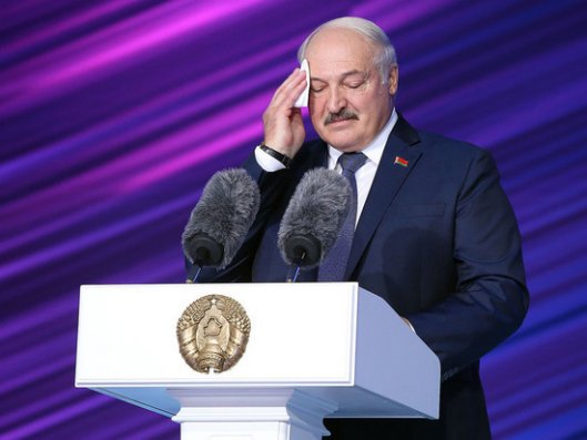 Lukaşenko problemlərin həlli üçün Putinin yanına gedir